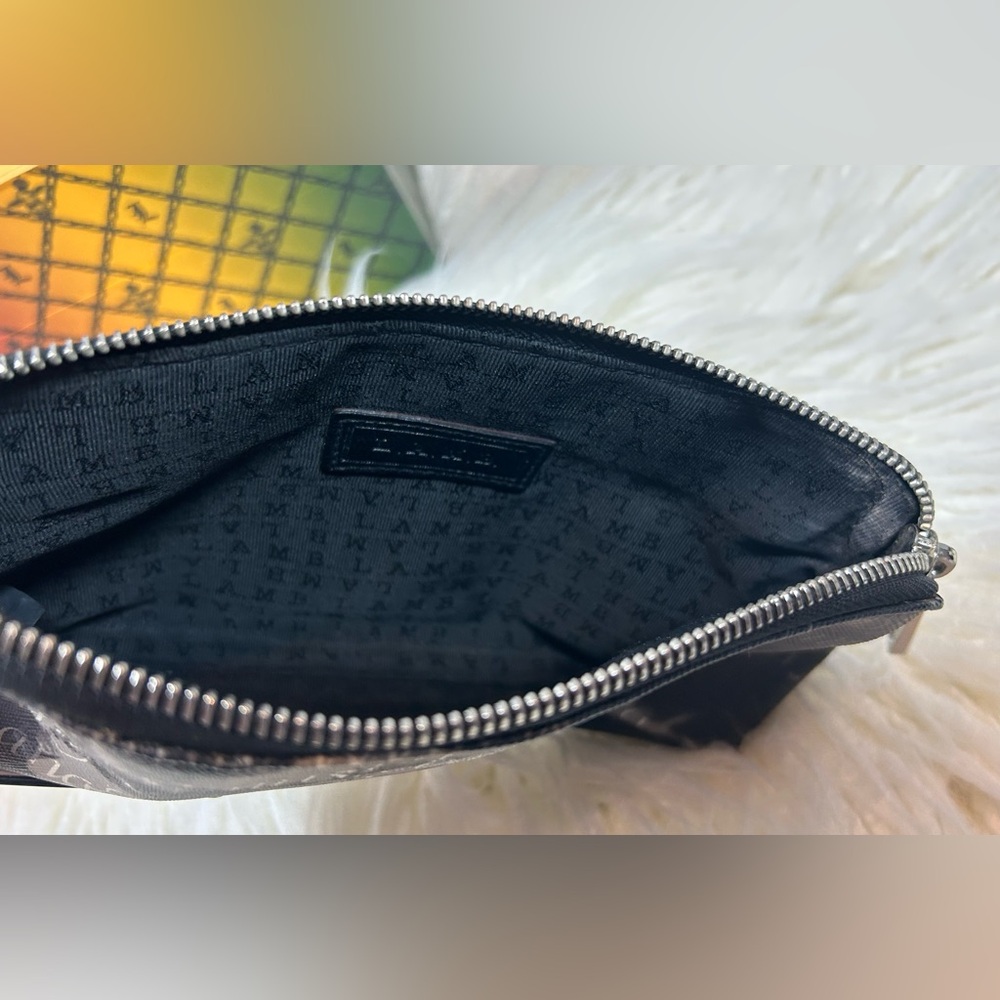 ❤️🔥L.A.M.B. Designer Roses Cosmetic Case❤️🔥 - Picture 7 of 9